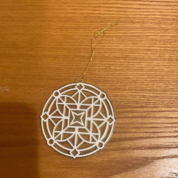 White & Gold Snowflake Xmas Ornament - Picture 2 of 3